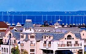 Hamilton Inn Select Beachfront Mackinaw City